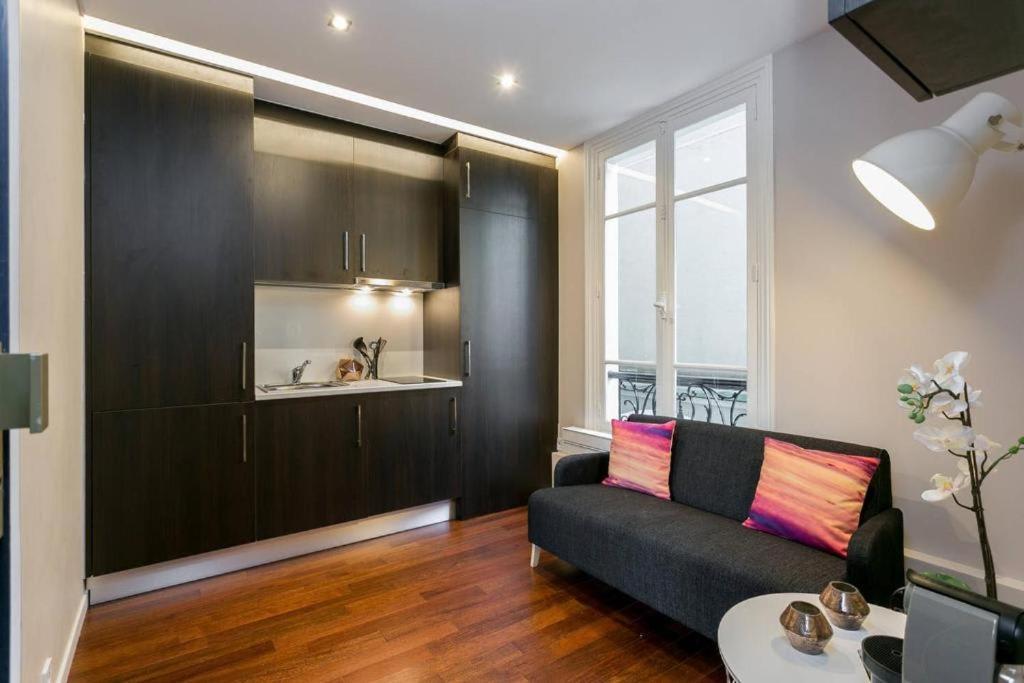 Modernized Studio - Meters From The Invalides Gardens Apartment Paris Ngoại thất bức ảnh